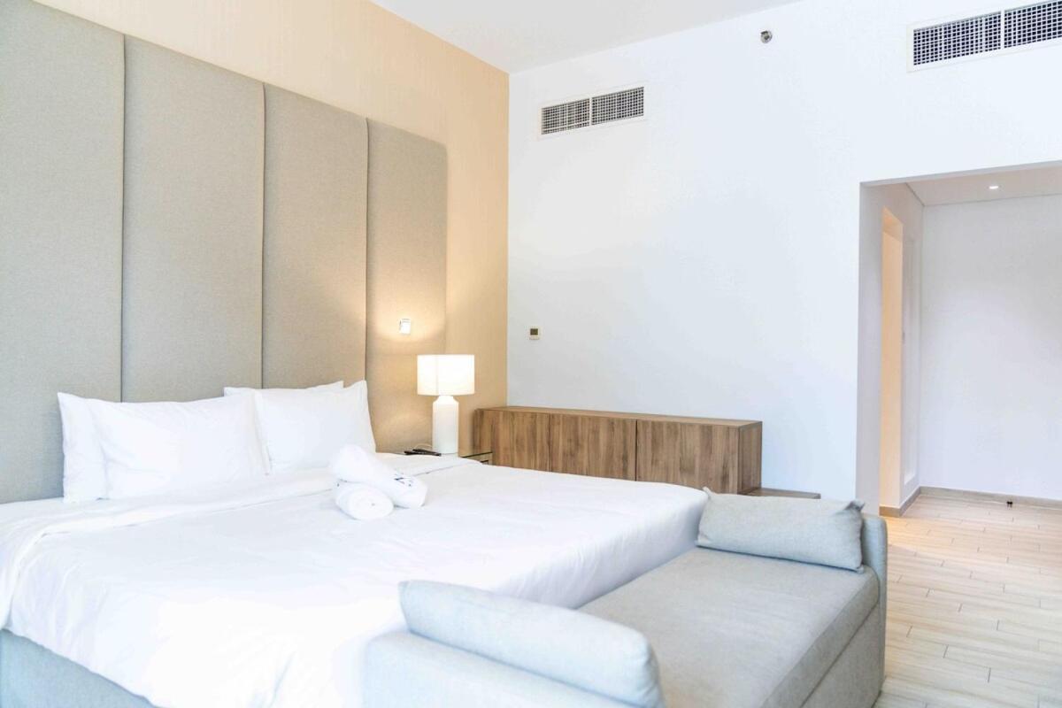 Apartment Cozy Chic 2br - Pool, Gym Access - Belgravia 1 Jvc *