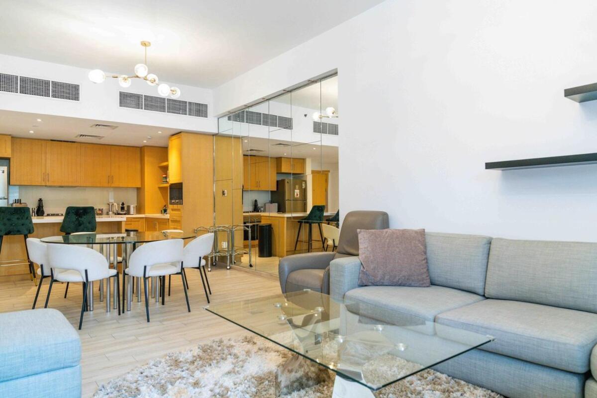 Apartment Cozy Chic 2br - Pool, Gym Access - Belgravia 1 Jvc