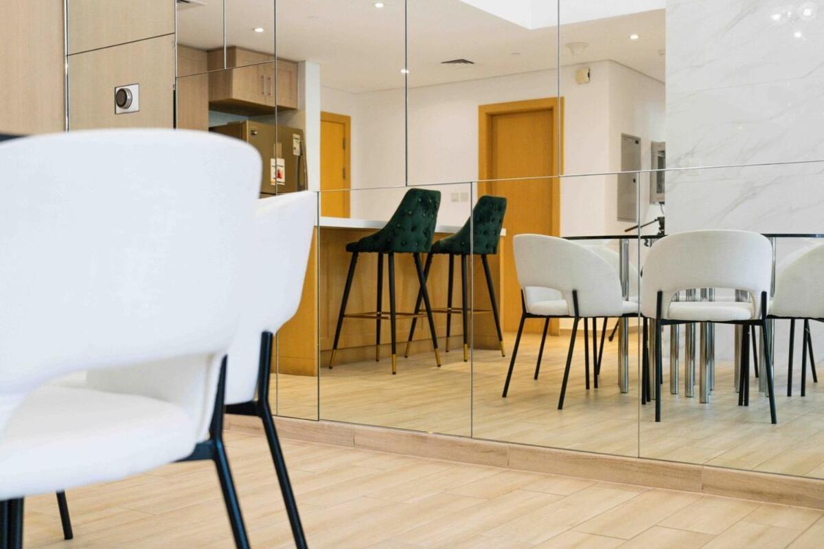 Apartment Cozy Chic 2br - Pool, Gym Access - Belgravia 1 Jvc *