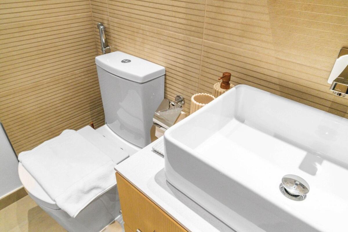 Cozy Chic 2br - Pool, Gym Access - Belgravia 1 Jvc